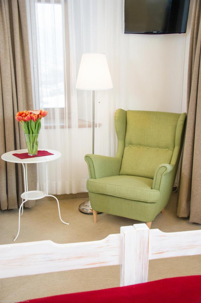 Hotel Veduta Cinuos-Chel ภายนอก รูปภาพ