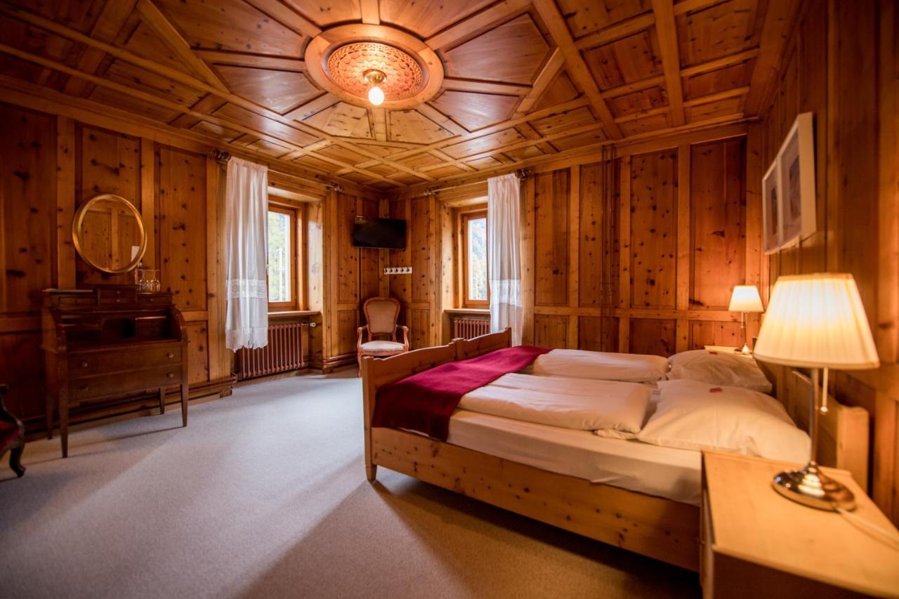 Hotel Veduta Cinuos-Chel ภายนอก รูปภาพ